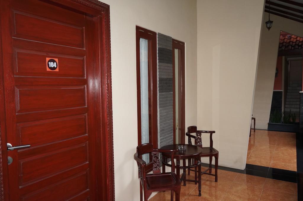 3C Familia Residence Yogyakarta Rum bild